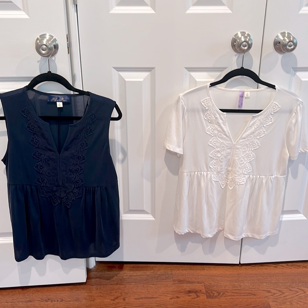 Franchesca’s womens tops. Soft and stretchy. Size Small.